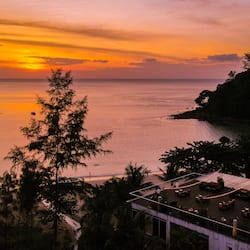 3 bars/lounges, rooftop bar, sports bar