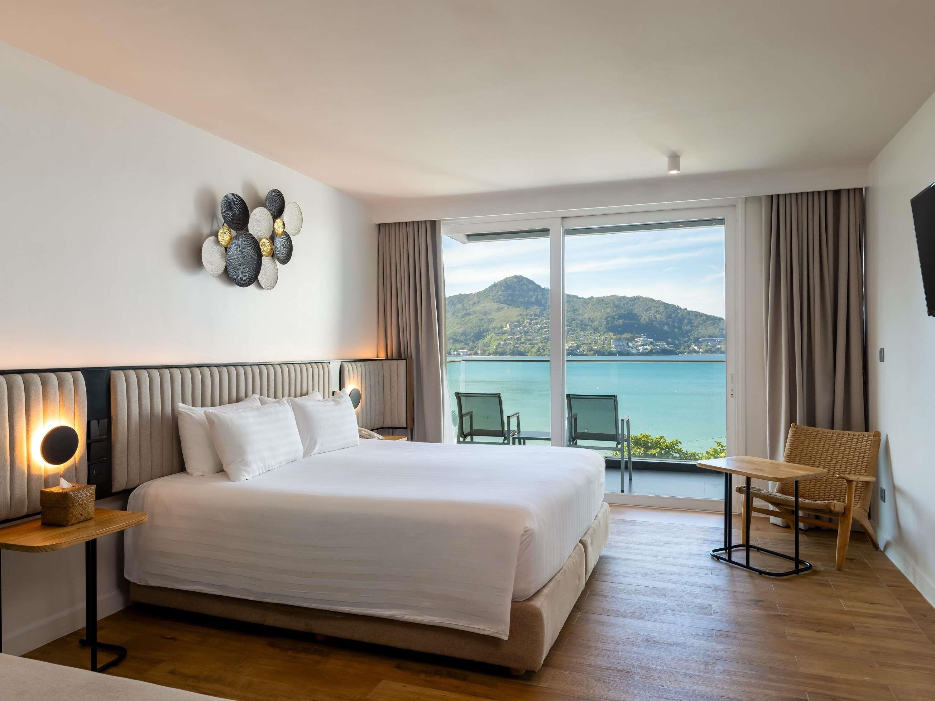 Room, 1 King Bed (Ocean) | Minibar, in-room safe, desk, laptop workspace