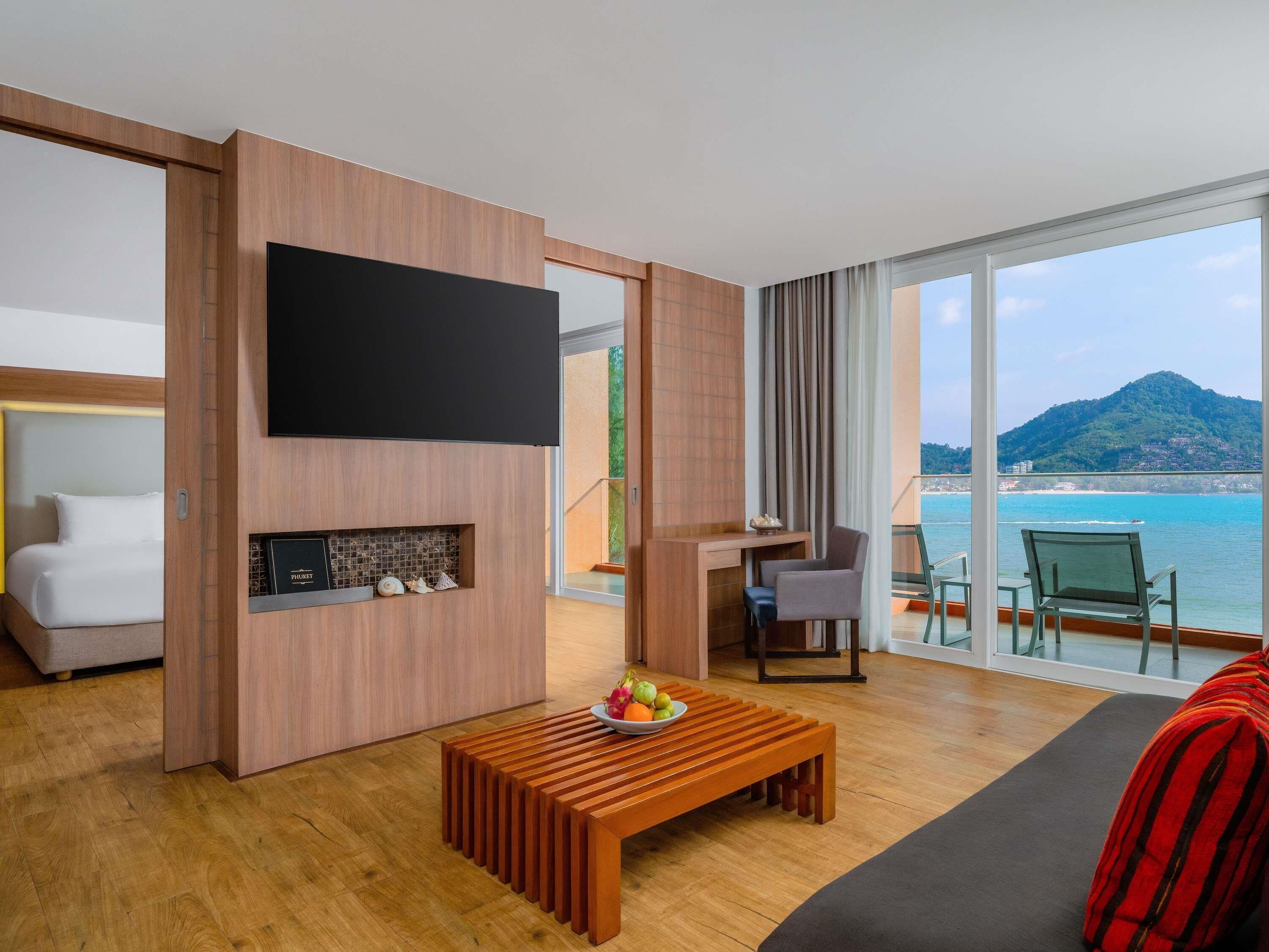 Suite, 1 King Bed (Ocean) | Minibar, in-room safe, desk, laptop workspace