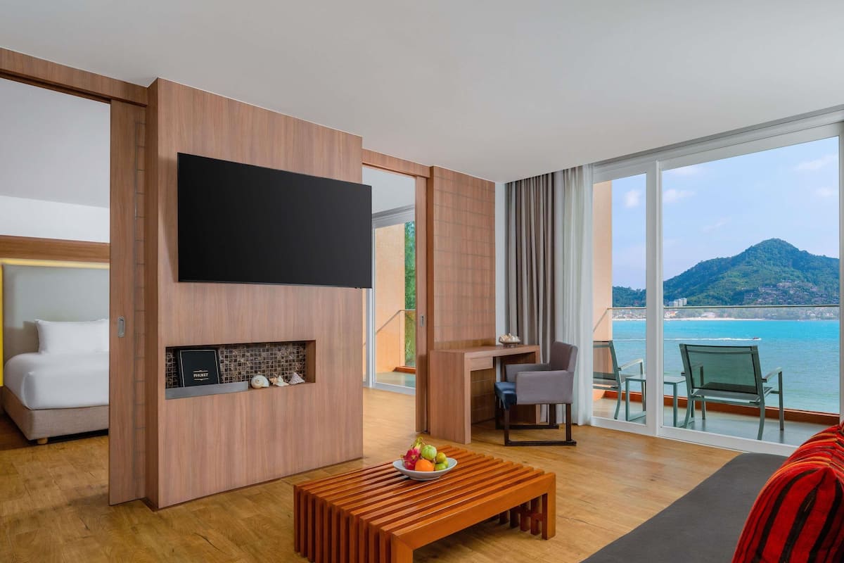 Suite, 1 cama King size (Ocean) | Minibar, caja de seguridad en la habitación y escritorio