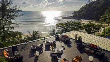 3 bars/lounges, rooftop bar, sports bar