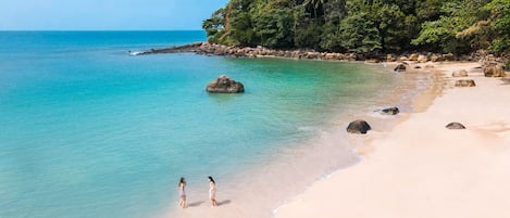 Beach nearby, white sand, beach towels