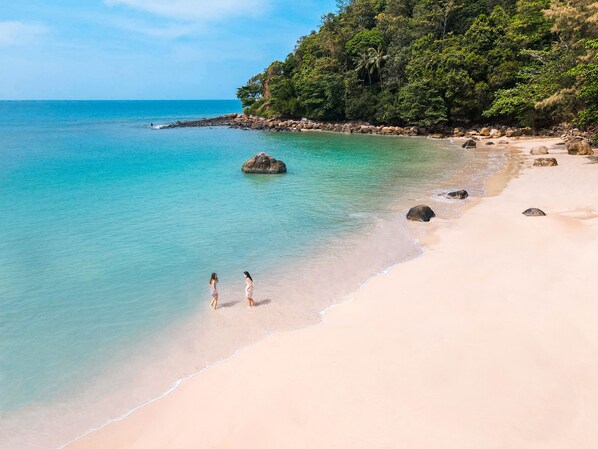 Beach nearby, white sand, beach towels