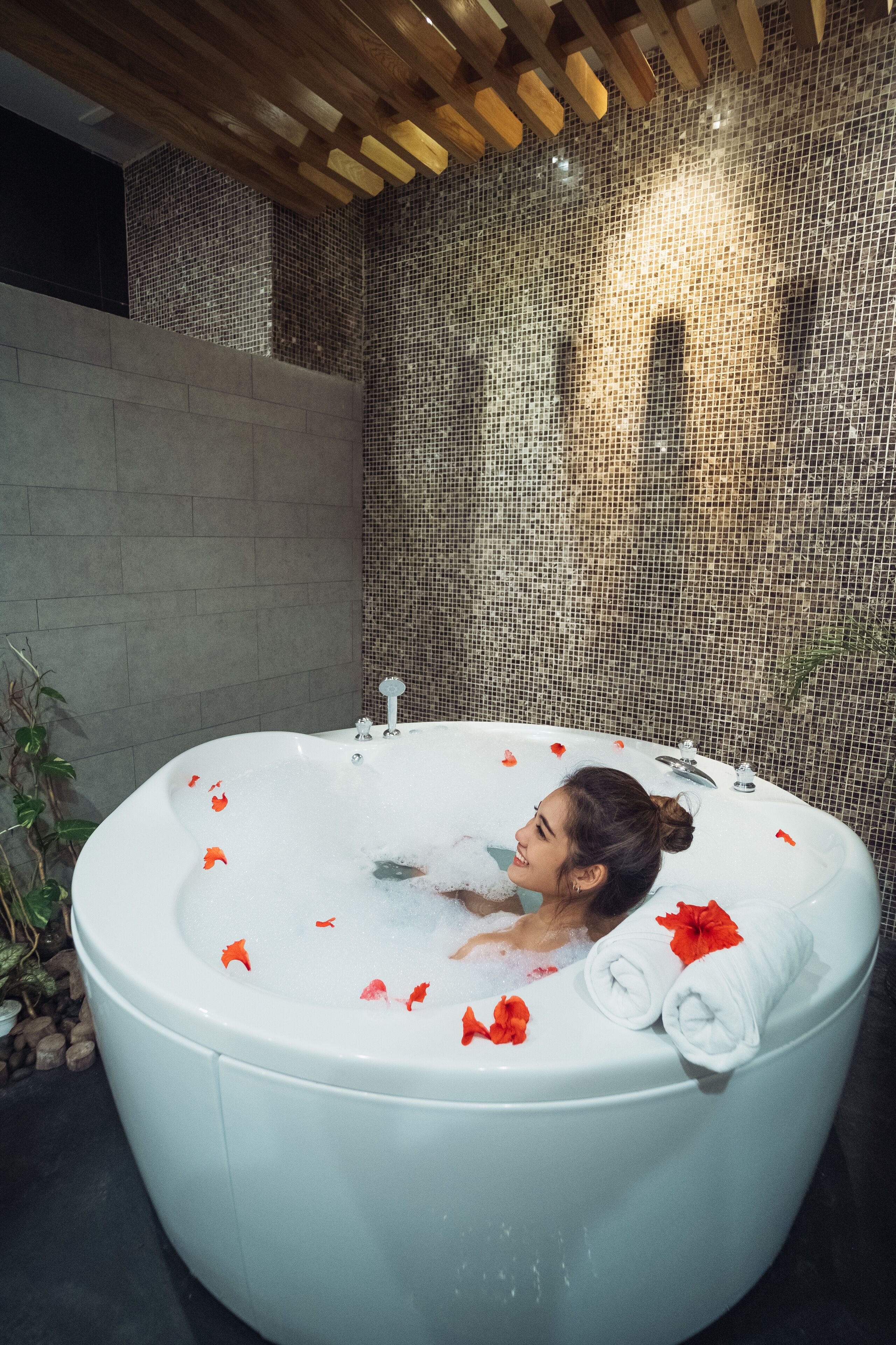 couples treatment room(s), body treatments, aromatherapy