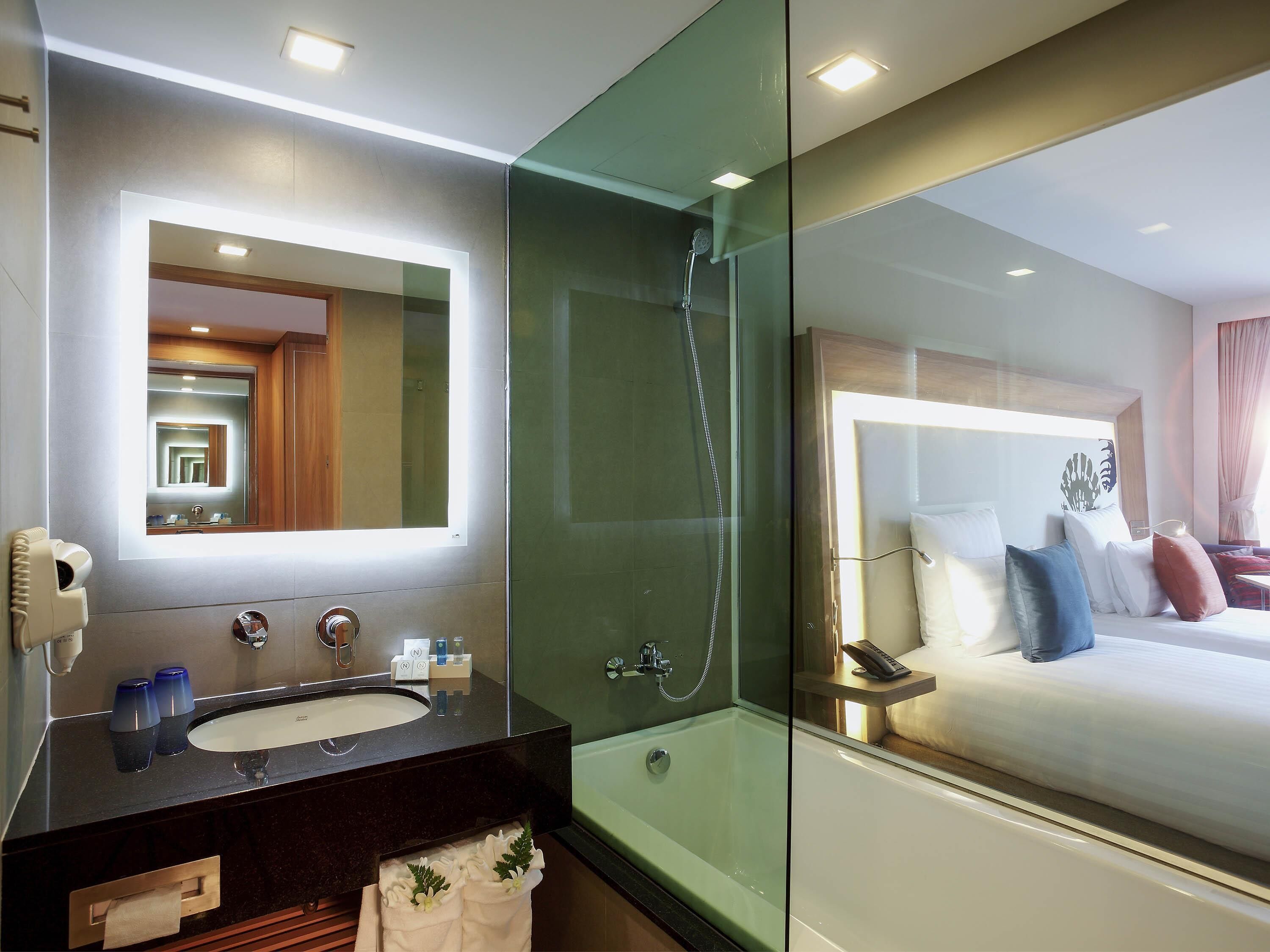 Superior Twin Room, 2 Twin Beds | Minibar, in-room safe, desk, laptop workspace