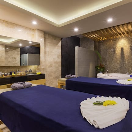 Couples treatment rooms, body treatments, aromatherapy