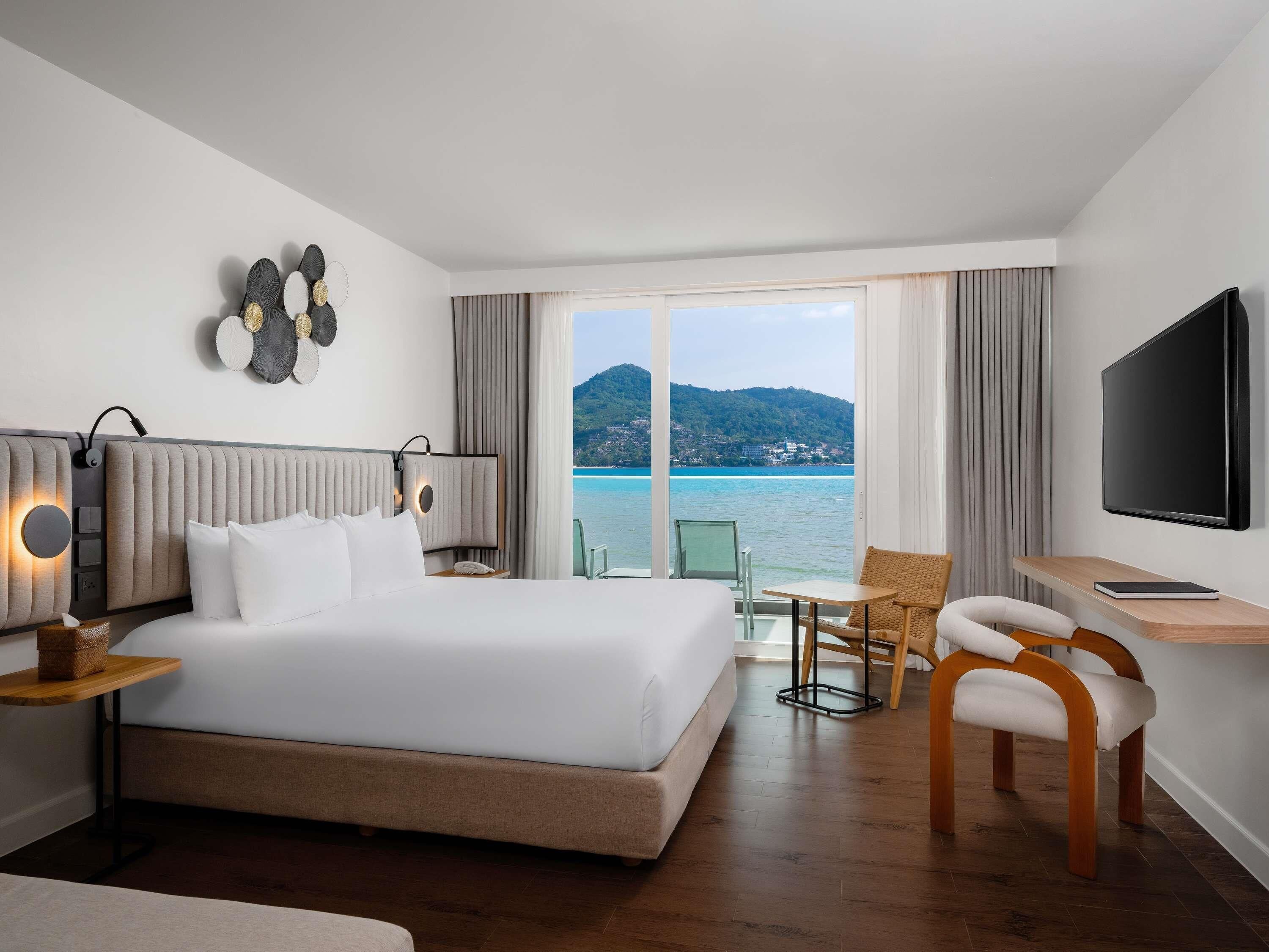 Room, 1 King Bed (Ocean) | Minibar, in-room safe, desk, laptop workspace