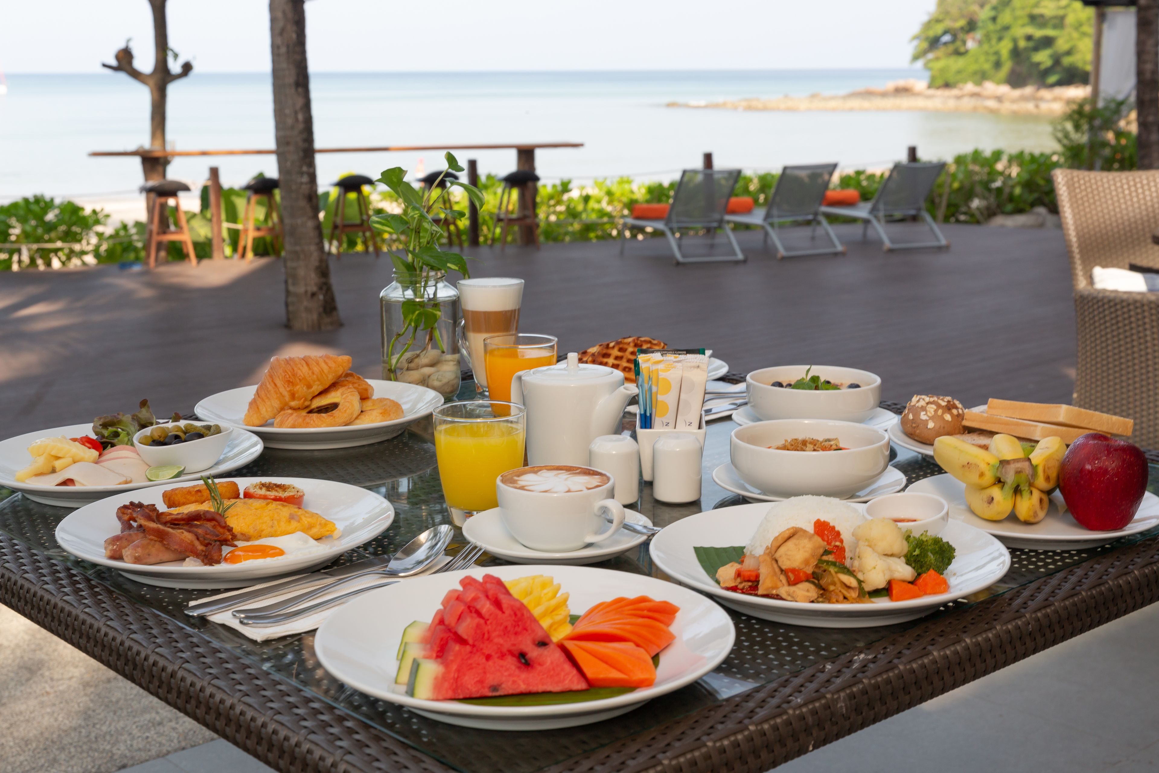 daily buffet breakfast (thb 450 per person)