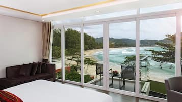 Villa (Ocean) | Minibar, in-room safe, desk, laptop workspace