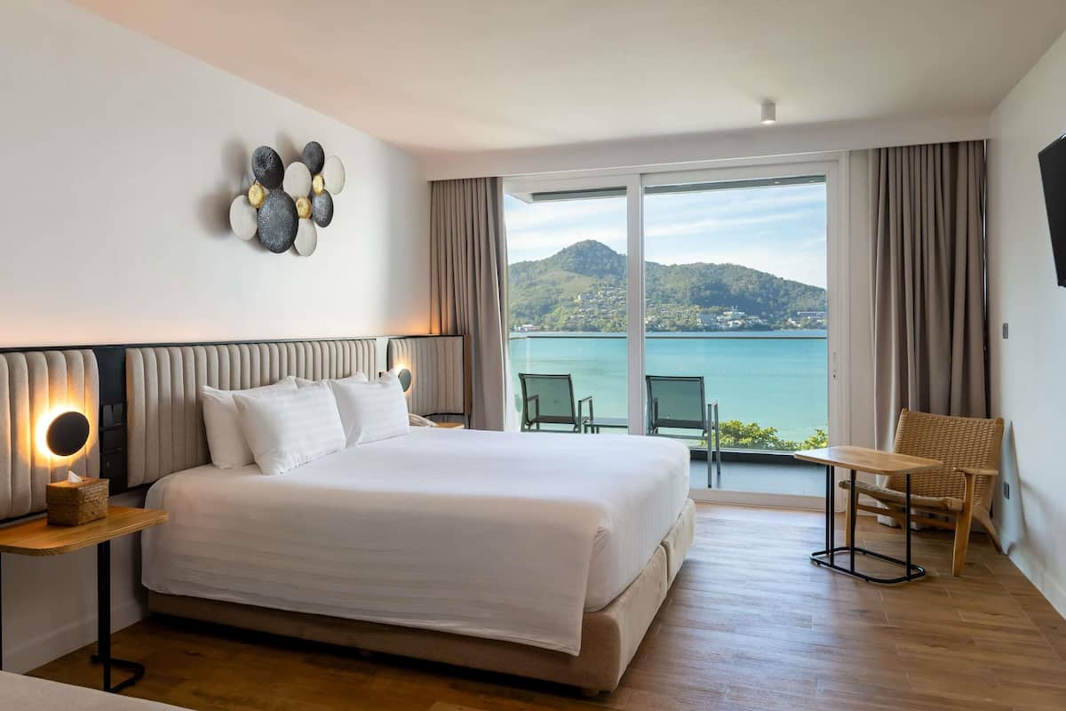 Chambre, 1 trĂšs grand lit (Ocean) | Minibar, coffres-forts dans les chambres, bureau