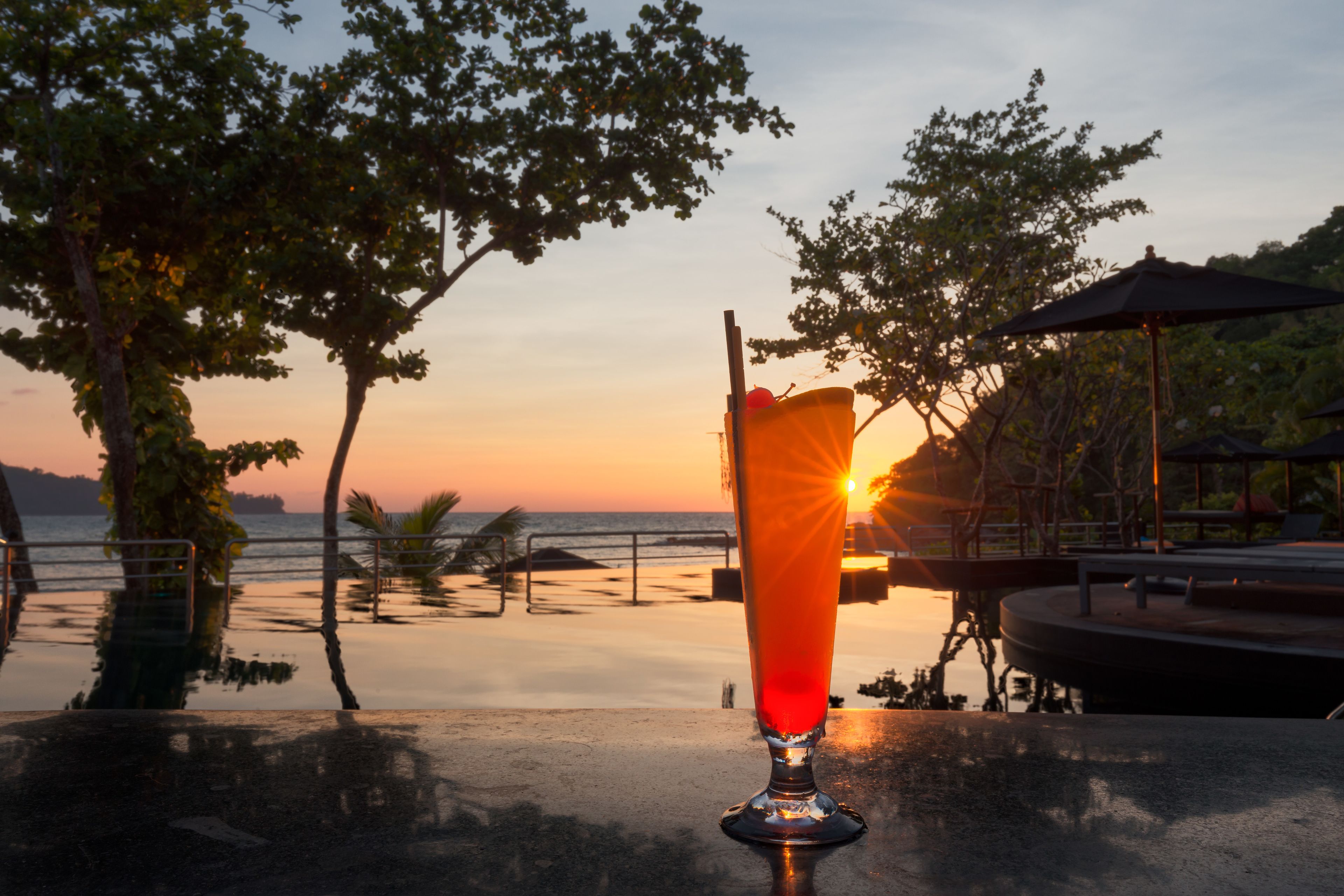 3 bars/lounges, rooftop bar, sports bar