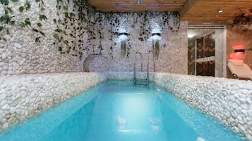 Indendørs pool