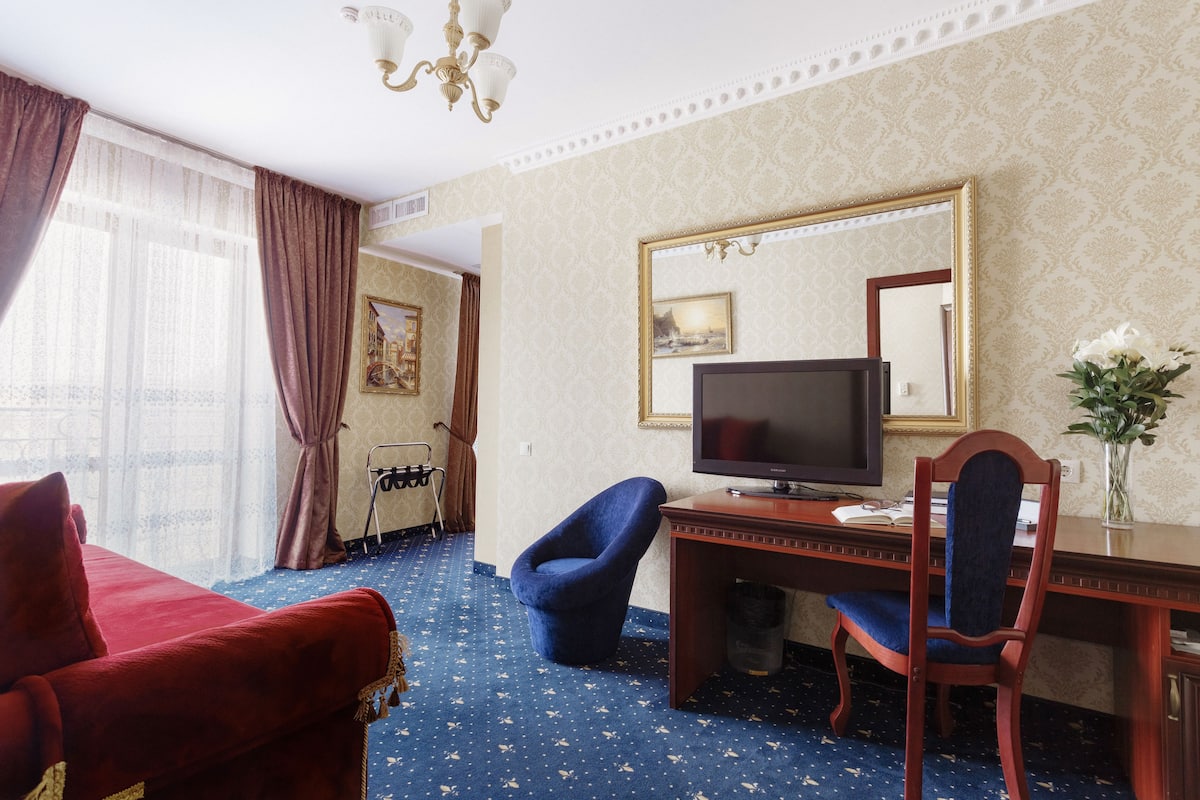 Elite Suite, 2 Bedrooms, Balcony, City View | Egyptian cotton sheets, premium bedding, memory foam beds, minibar
