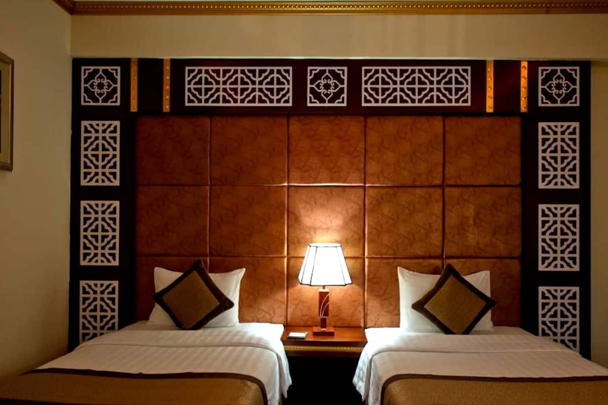 Room | In-room safe, desk, free WiFi