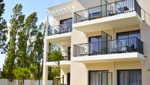 A multi-story residential building with balconies, a driveway, and a landscaped garden. - Adonis La Baule (La Baule-Escoublac)