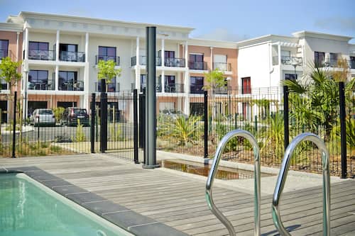 Piscine extérieure (ouverte en saison)