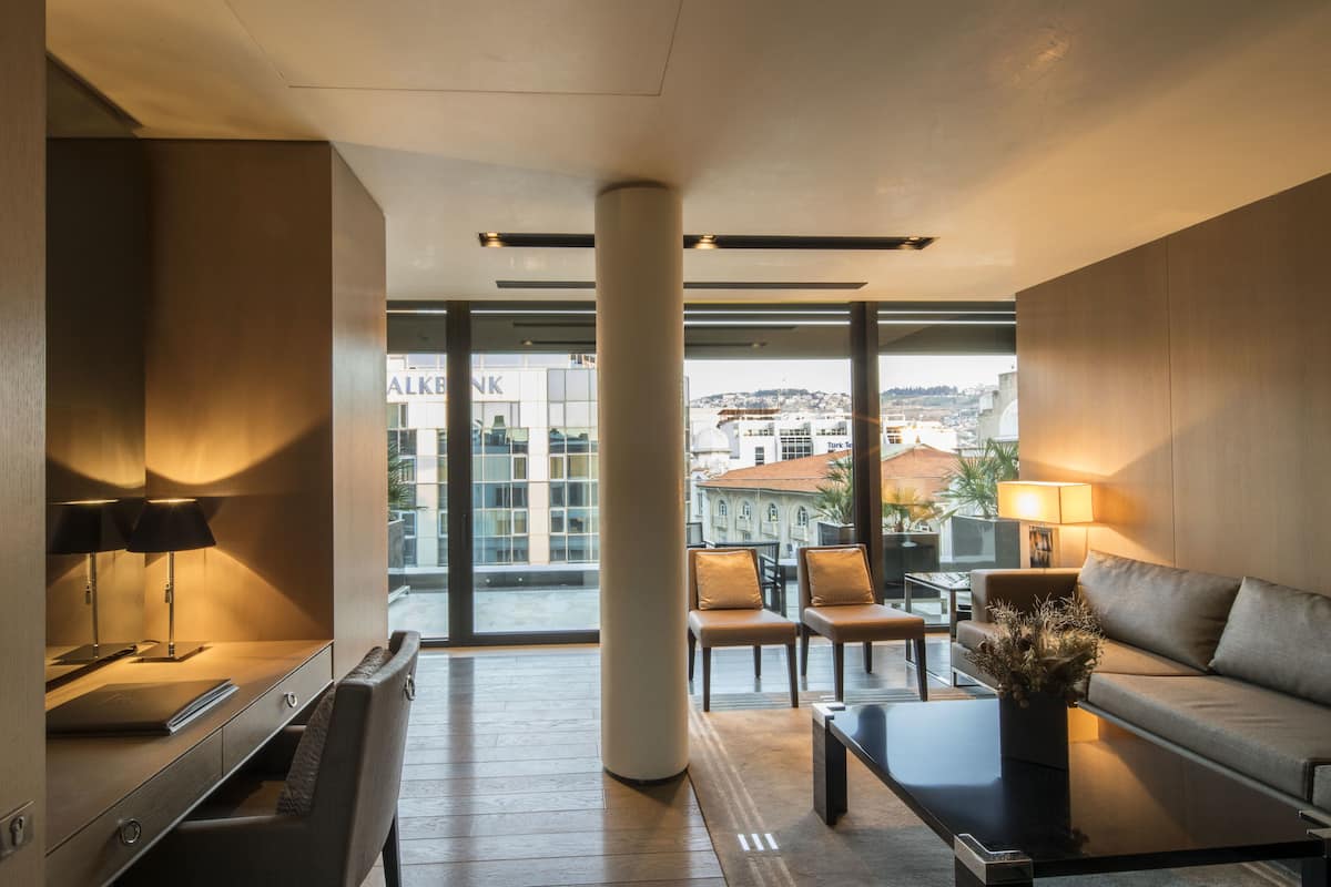 executive suite, 1 king bed with sofa bed, terrace | premium bedding, minibar, in-room safe, individually decorated