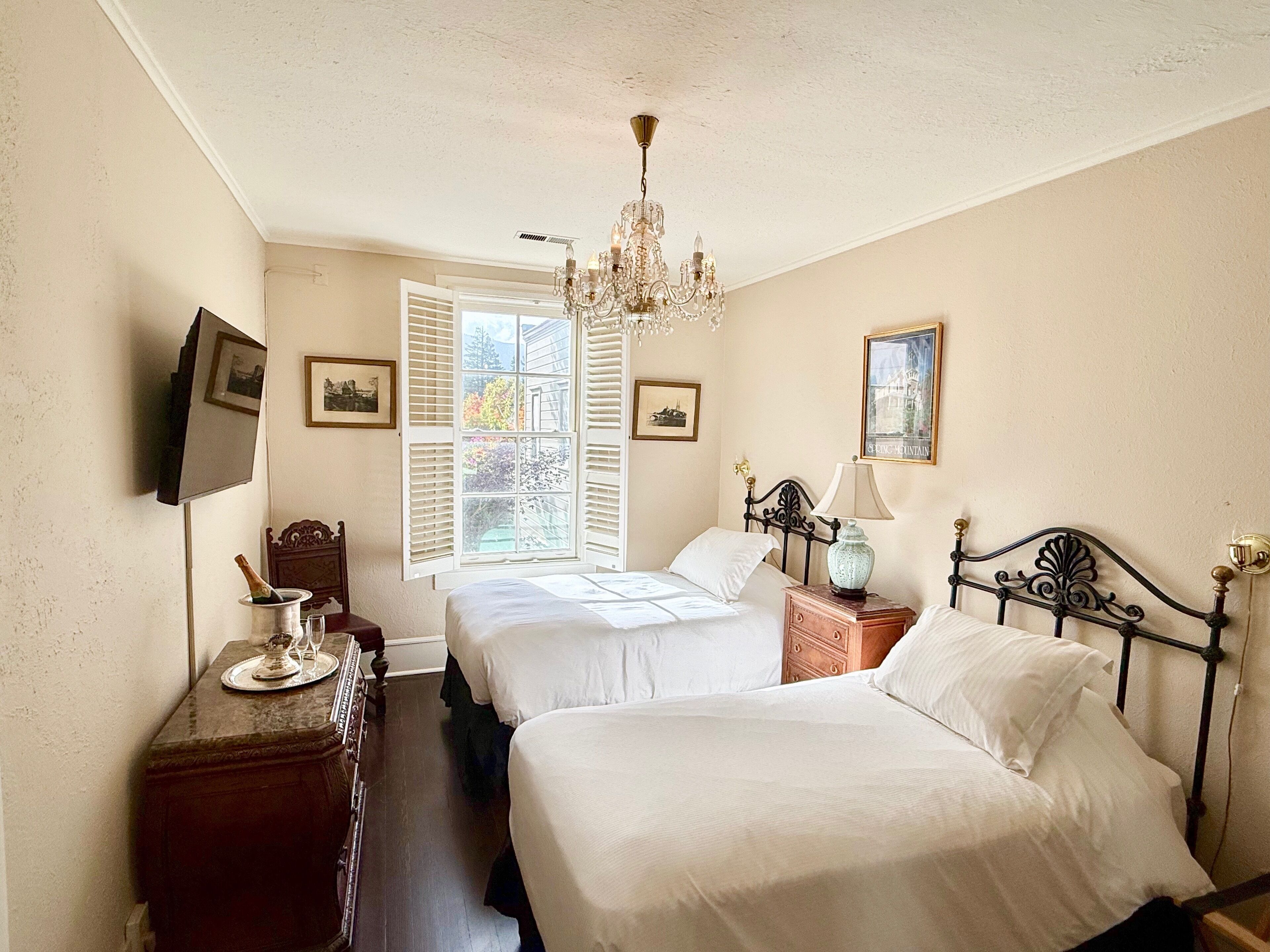 Rom – deluxe, 2 enkeltsenger | Strykejern/-brett, wi-fi (inkludert) og sengetøy