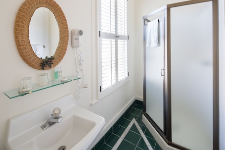 Room, 1 Queen Bed (Garden View) | Bathroom | Free toiletries, towels. Hotel St. Helena