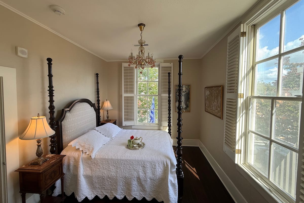 Suíte | Ferros/tábuas de passar roupa, Wi-Fi de cortesia, roupa de cama