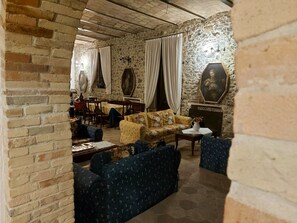 32-inch LCD TV with satellite channels, TV, books - Country Hotel Poggiomanente (Umbertide)