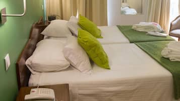 1 Schlafzimmer, Zimmersafe, Schreibtisch, VerdunkelungsvorhÀnge