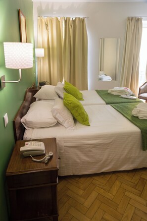 Bathtub, free toiletries, hair dryer, bathrobes