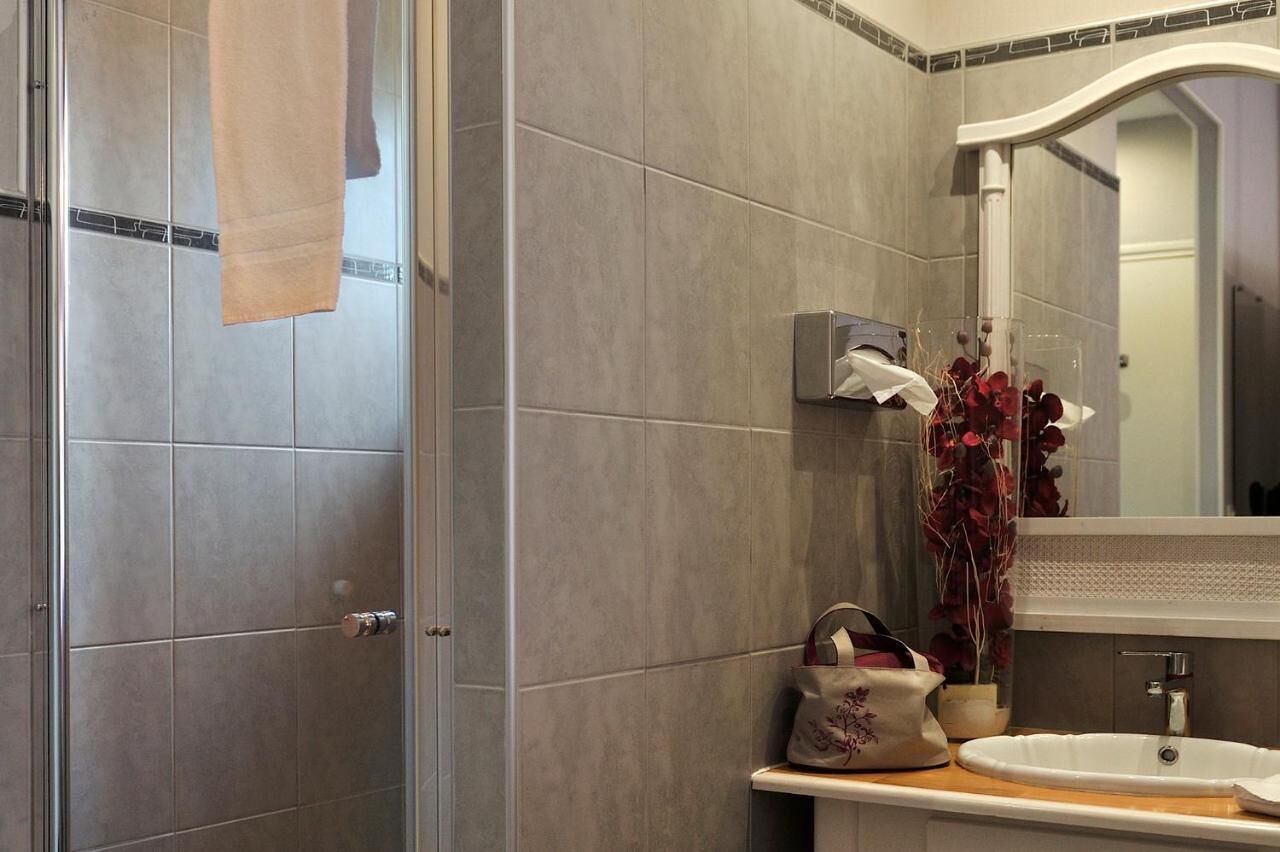 Bathroom | Shower, hair dryer, towels