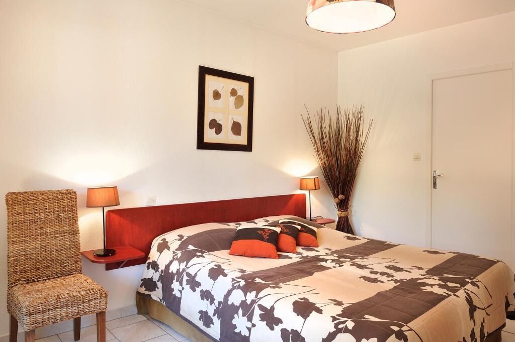 Premium bedding, in-room safe, soundproofing, rollaway beds