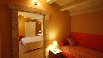 Minibar, escritorio, cunas y camas plegables/adicionales