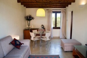 Televisión de 22 pulgadas con canales vía satélite y reproductor de DVD 