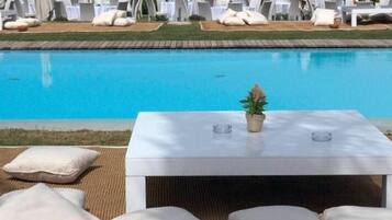 Outdoor pool, pool umbrellas, sun loungers
