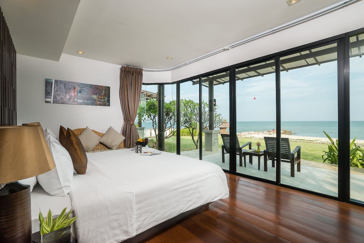 beachfront villa | 1 bedroom, in-room safe, desk, free wifi