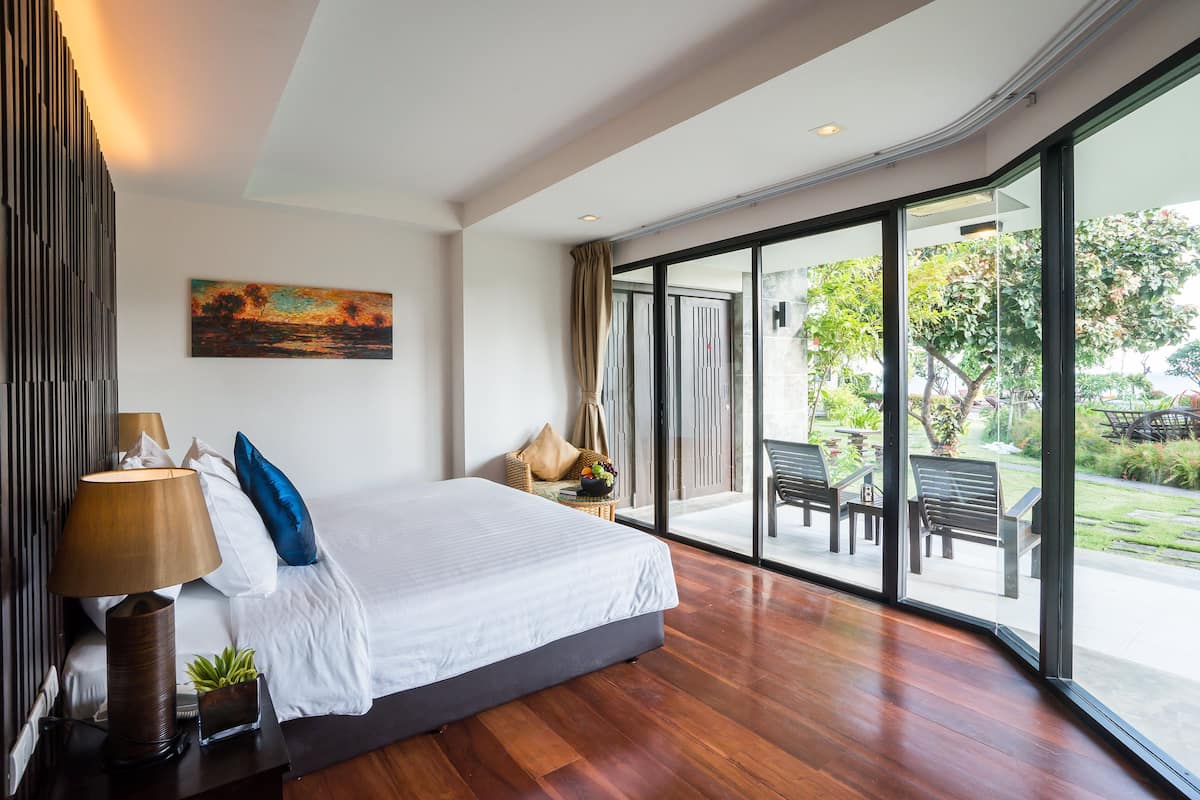 Premium Room | In-room safe, desk, free WiFi, bed sheets