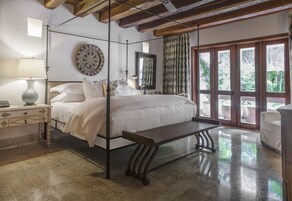 Frette Italian sheets, premium bedding, pillow-top beds, free minibar