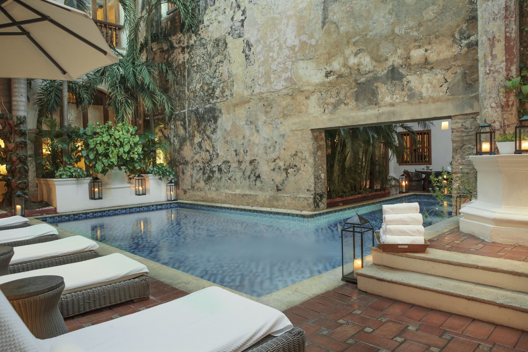 Outdoor pool, sun loungers