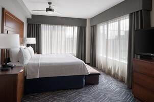 Caja de seguridad en la habitación, escritorio y cunas gratuitas 