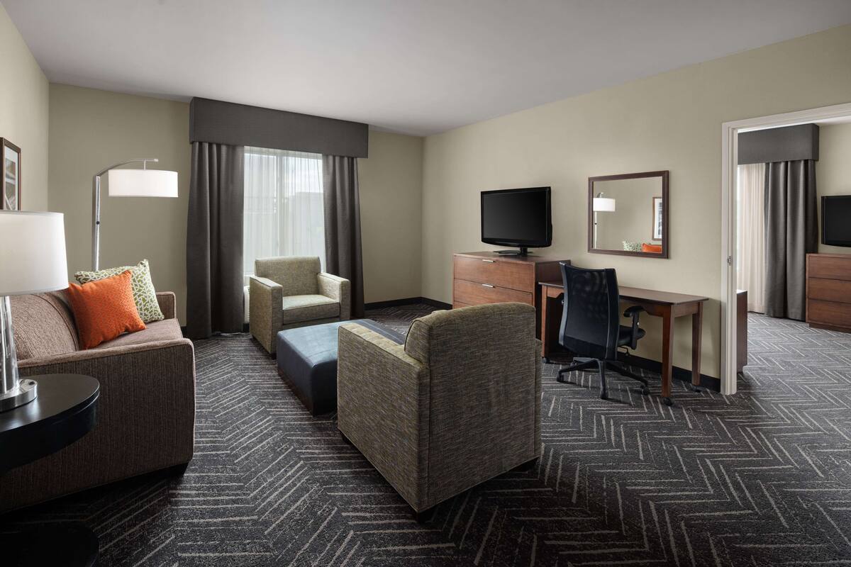 Suite, 1 King Bed, Non Smoking, Corner