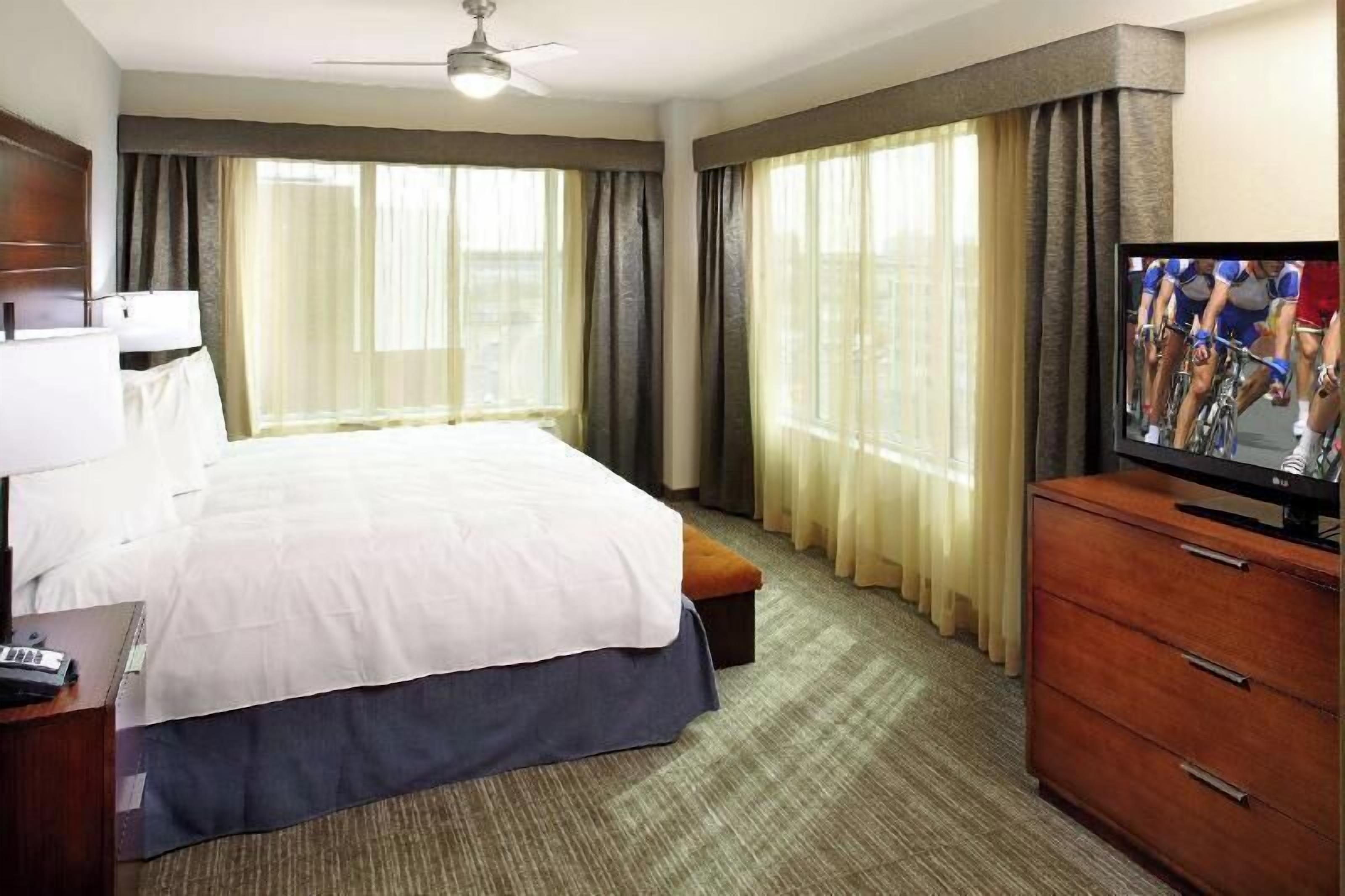 In-room safe, desk, free cribs/infant beds, free WiFi