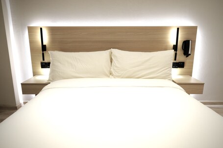 Rest Bugis Hotel - Image 8