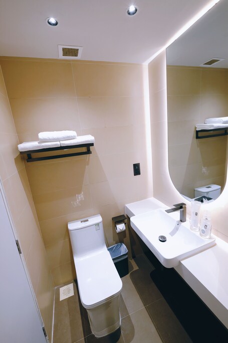 Rest Bugis Hotel - Image 60