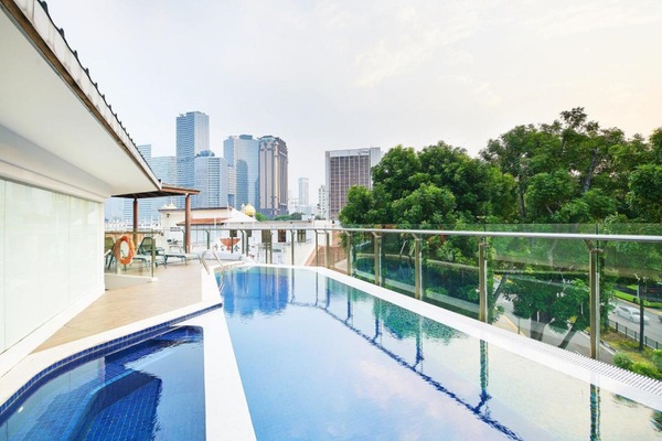 Outdoor pool, sun loungers