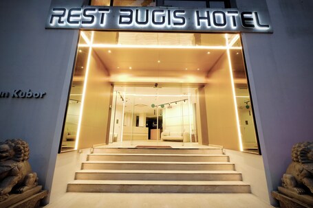 Rest Bugis Hotel - Image 2