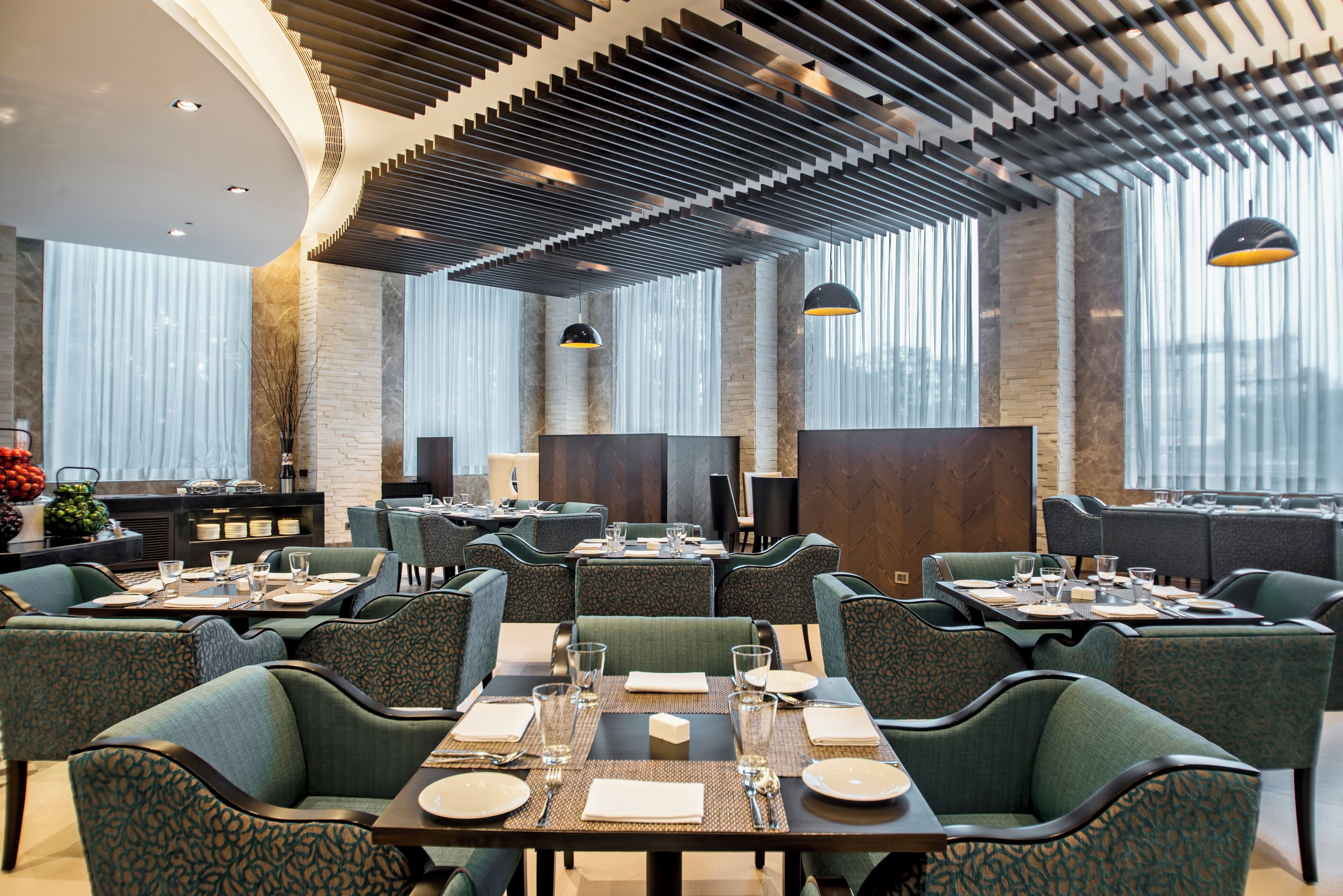 2 restaurants; breakfast, lunch and dinner served 