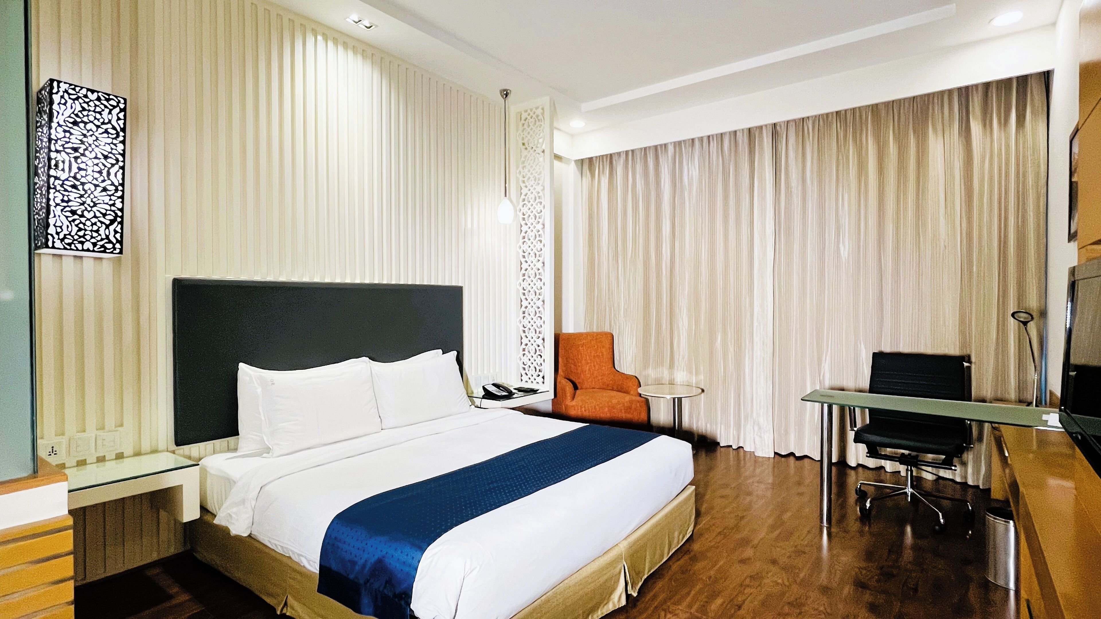 Premium bedding, minibar, in-room safe, desk