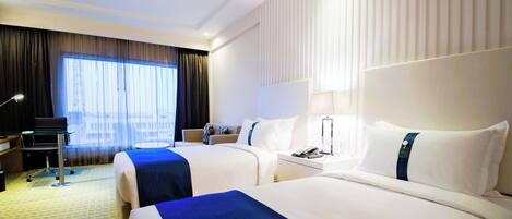 Roupas de cama premium, frigobar, cofres nos quartos, escrivaninha