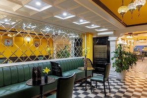 Couples treatment rooms, steam room, body treatments, hot stone massages