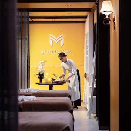 Couples treatment rooms, steam room, body treatments, hot stone massages