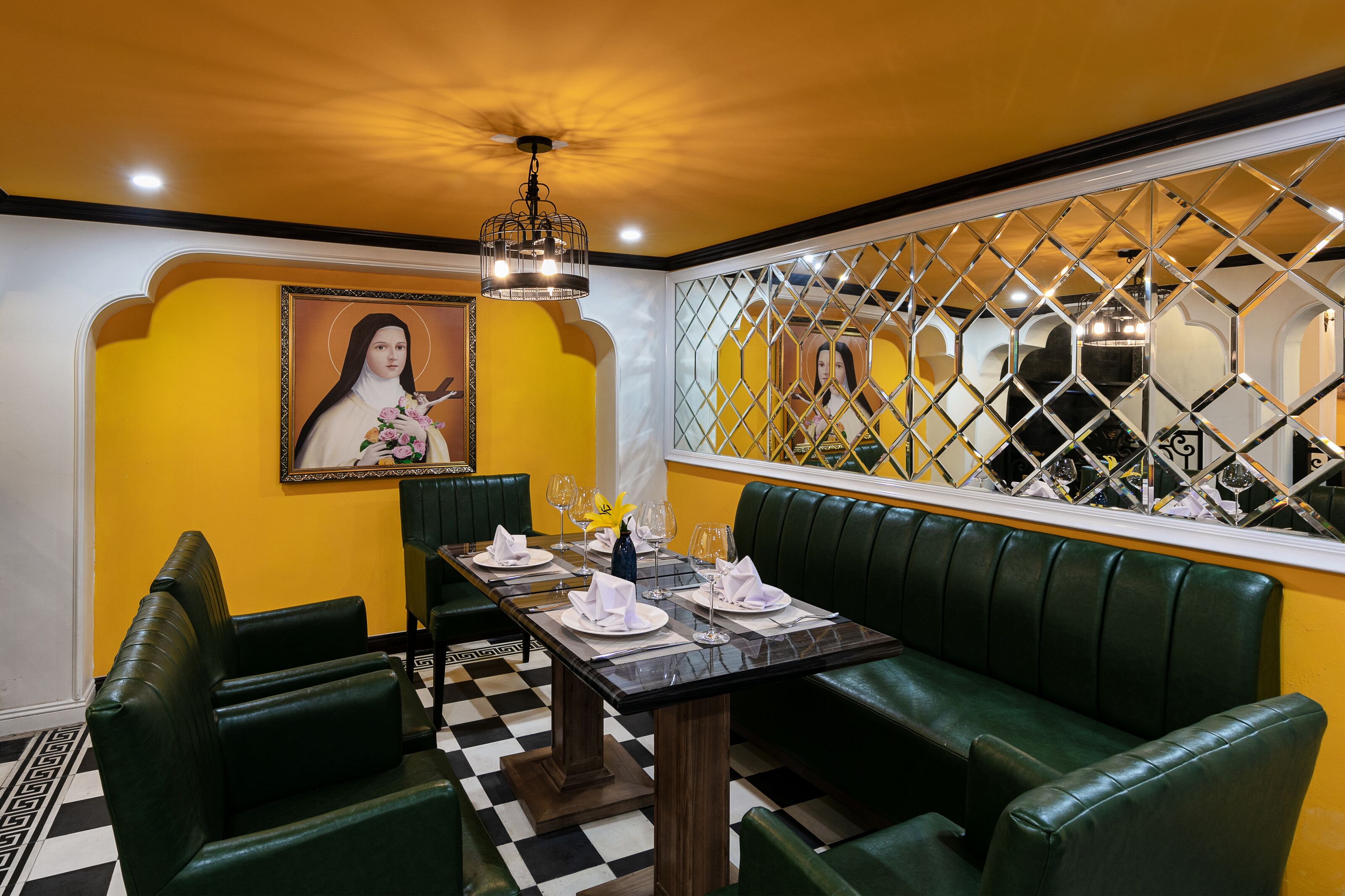 Photo - Minerva Church Hotel