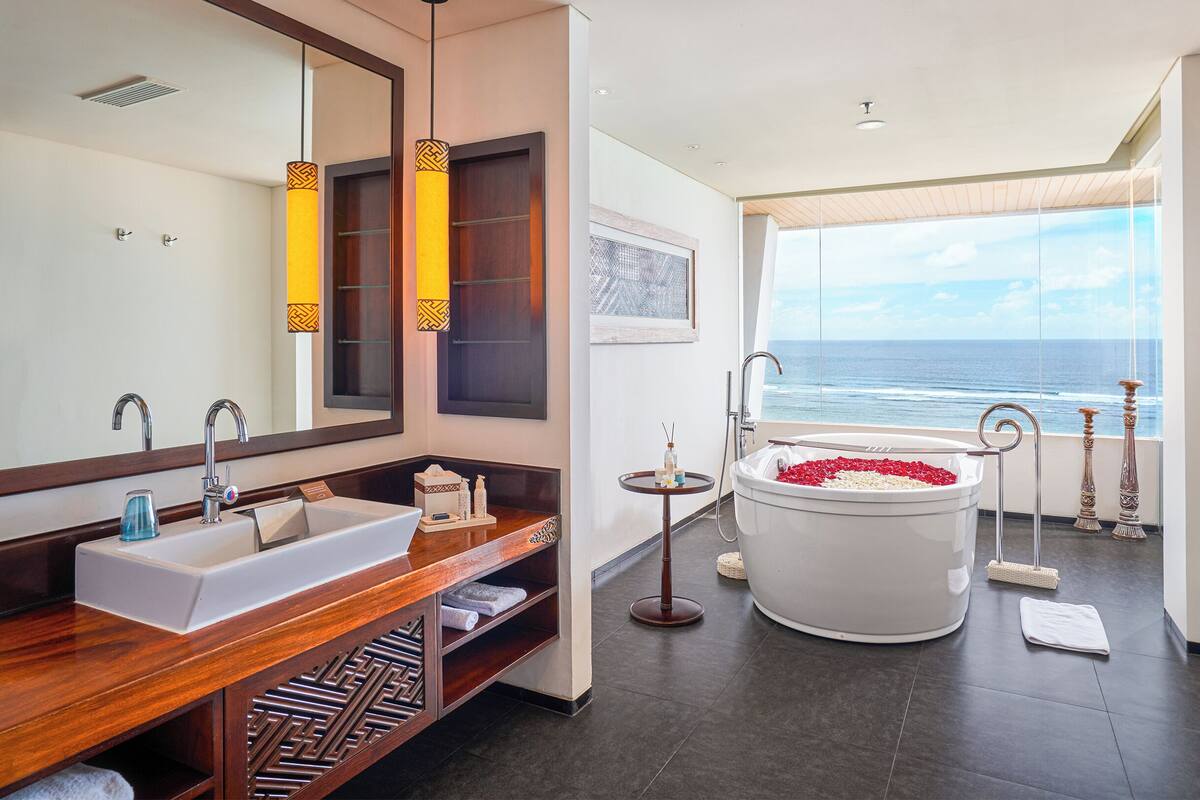 honeymoon suite, 1 bedroom, oceanfront | bathroom | separate bathtub and shower, deep-soaking bathtub, free toiletries